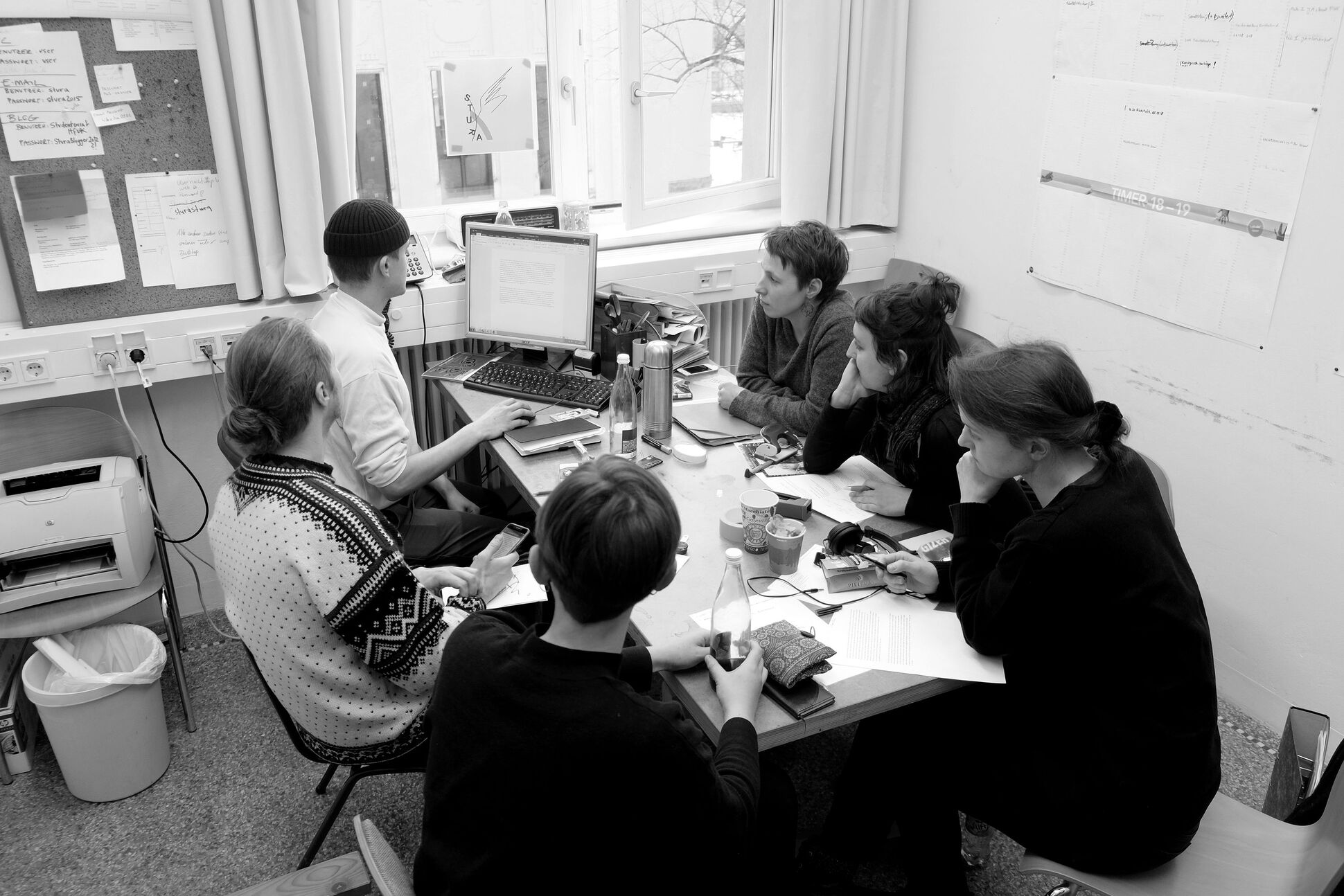 Mitglieder des Studentenrats bei der Besprechung.