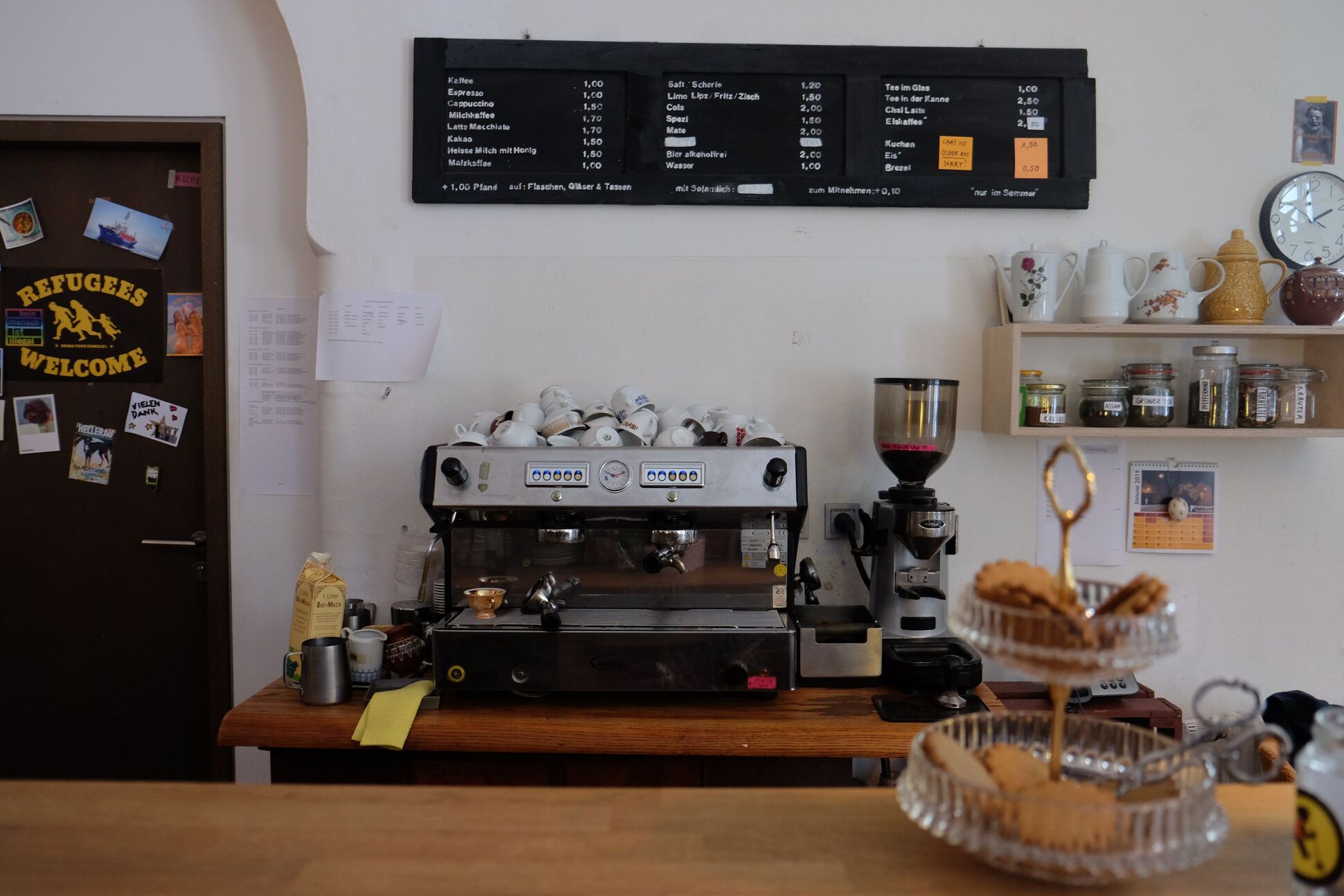 Der Innenraum des Cafés OHA.