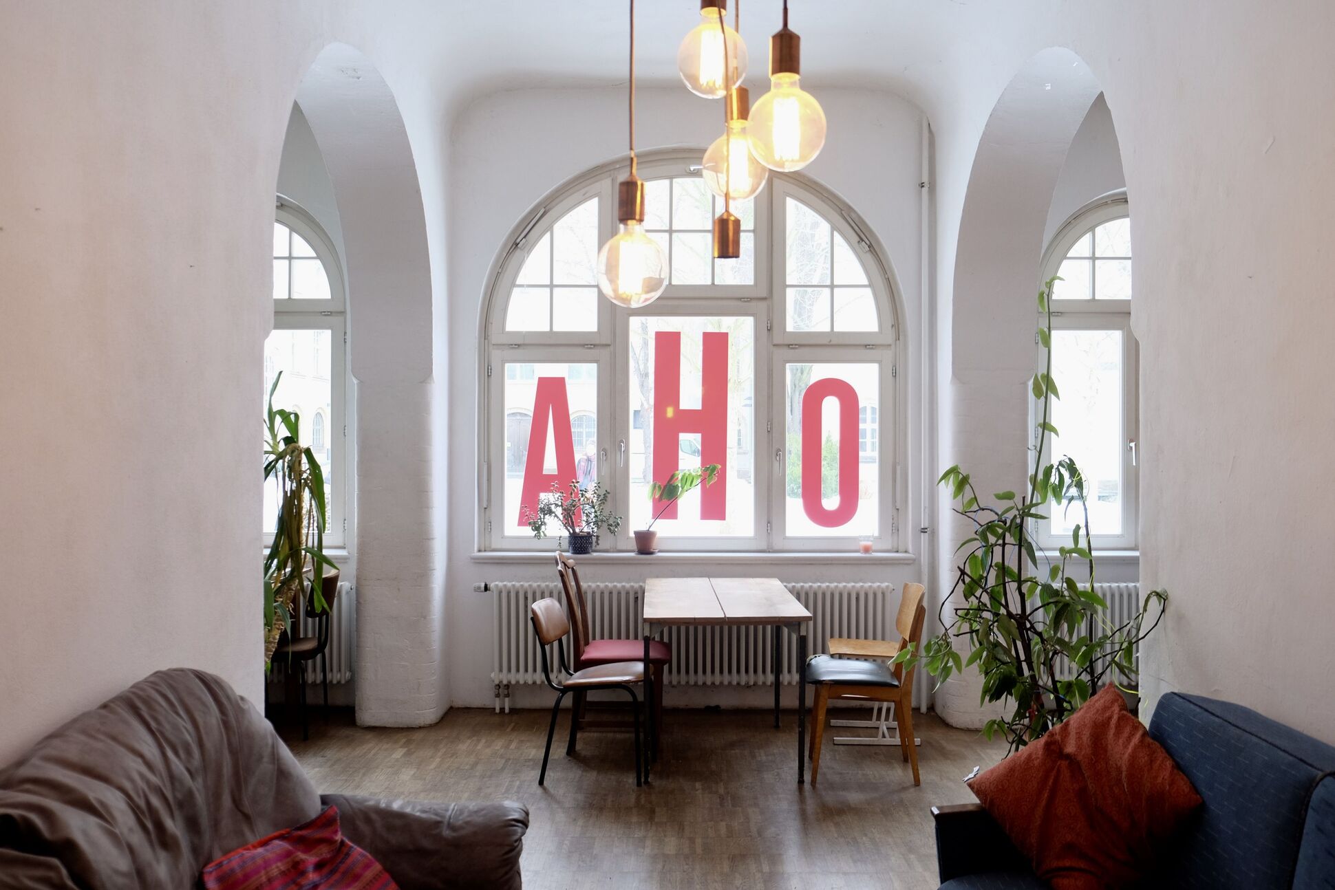 Der Innenraum des Cafés OHA.