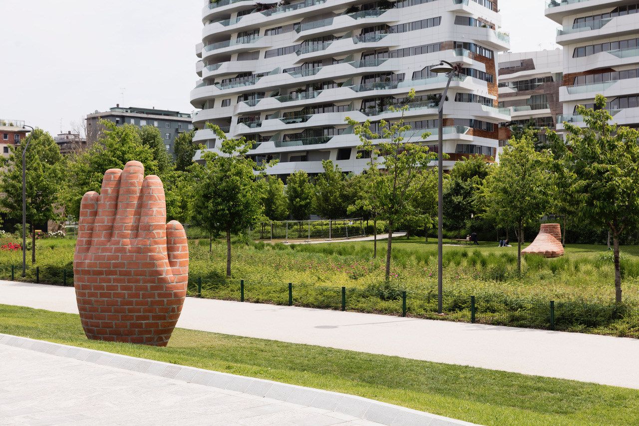 Arbeit von Judith Hopf im öffentlichen Raum